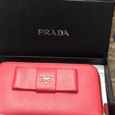 portafoglio prada color fragola in saffiano|saffiano leather prada.